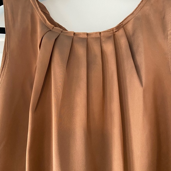 LOFT SLEEVELESS TOP. SIZE LARGE. - Picture 3 of 5